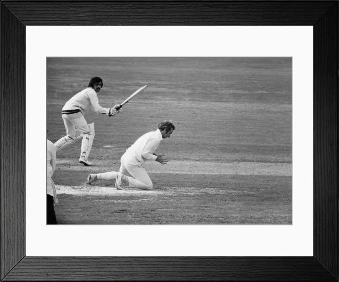 Framed Print : England v Pakistan 2nd Test 1st innings at Lords. (Picture Framed Print : England v Pakistan 2nd Test 1st innings at Lords. (Picture