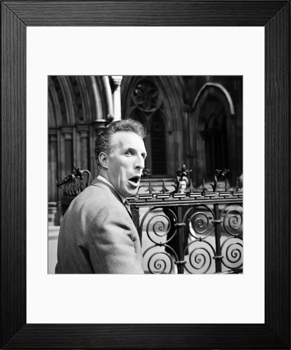 Framed Print : Television presenter Bruce Forsyth outside the High Court after coming to an agreement Framed Print : Television presenter Bruce Forsyth outside the High Court after coming to an agreement