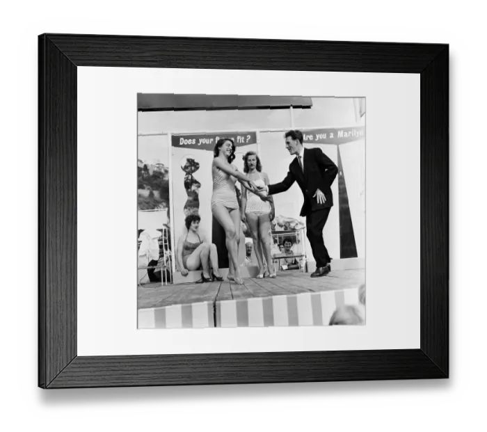 Framed Print : Bruce Forsyth, resident comedian of Gay Time at the Concert Hall Babbacombe