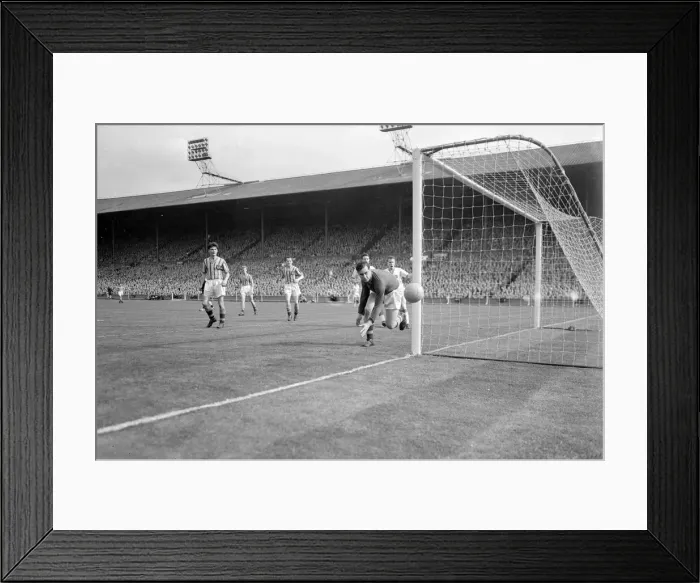 Framed Print : Aston Villa 2-1 Manchester United, FA Cup Final 1957, Wembley Stadium Framed Print : Aston Villa 2-1 Manchester United, FA Cup Final 1957, Wembley Stadium