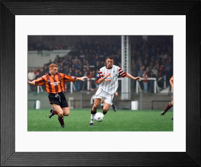 Framed Print : Swansea 2 - 0 Bradford, League Division Two match held at Vetch Field. 7th October 1995 Framed Print : Swansea 2 - 0 Bradford, League Division Two match held at Vetch Field. 7th October 1995