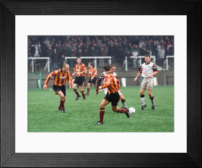 Framed Print : Swansea 2 - 0 Bradford, League Division Two match held at Vetch Field. 7th October 1995 Framed Print : Swansea 2 - 0 Bradford, League Division Two match held at Vetch Field. 7th October 1995