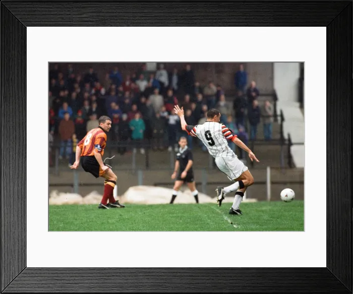 Framed Print : Swansea 2 - 0 Bradford, League Division Two match held at Vetch Field. 7th October 1995 Framed Print : Swansea 2 - 0 Bradford, League Division Two match held at Vetch Field. 7th October 1995