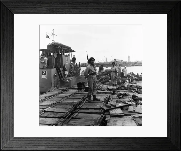 Framed Print : A series of pictures on the conflict in Palestine. Circa 1948 Framed Print : A series of pictures on the conflict in Palestine. Circa 1948