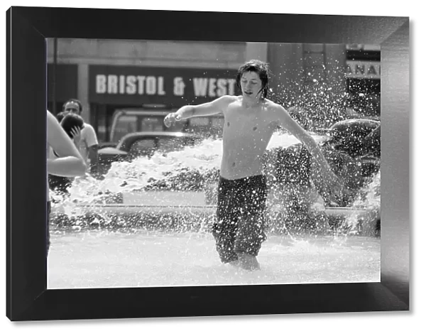 Summer Weather Pix, Trafalgar Square, London, 8th June 1976