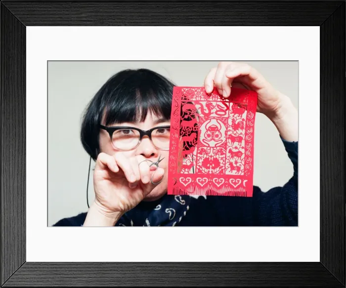 Framed Print : Ling Liu who is an expert in the art of Chinese Paper Cuts 11th January 1996