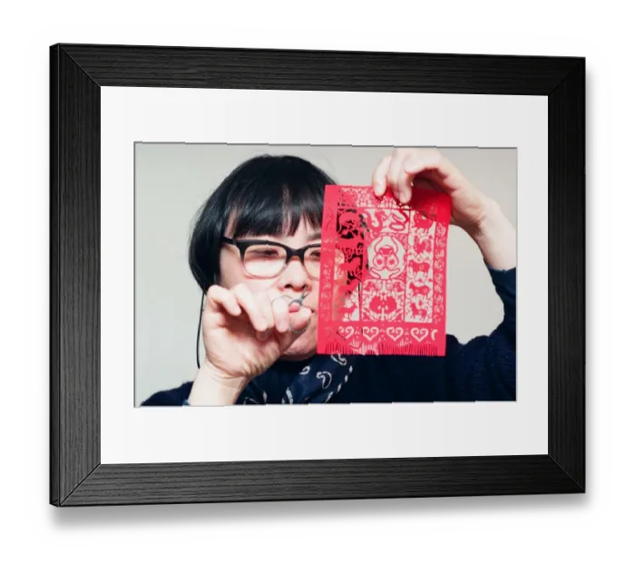 Framed Print : Ling Liu who is an expert in the art of Chinese Paper Cuts 11th January 1996 Framed Print : Ling Liu who is an expert in the art of Chinese Paper Cuts 11th January 1996