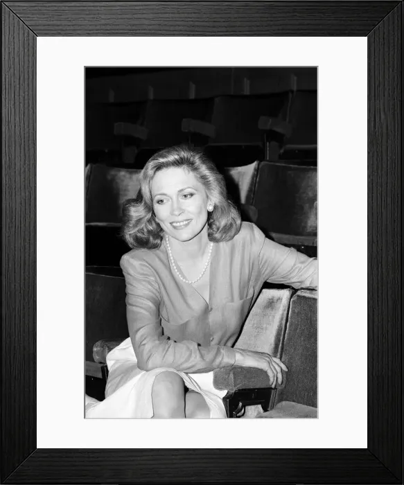 Framed Print : Faye Dunaway is set to star in a play at Londons Wyndham Theatre. 17th July 1986 Framed Print : Faye Dunaway is set to star in a play at Londons Wyndham Theatre. 17th July 1986
