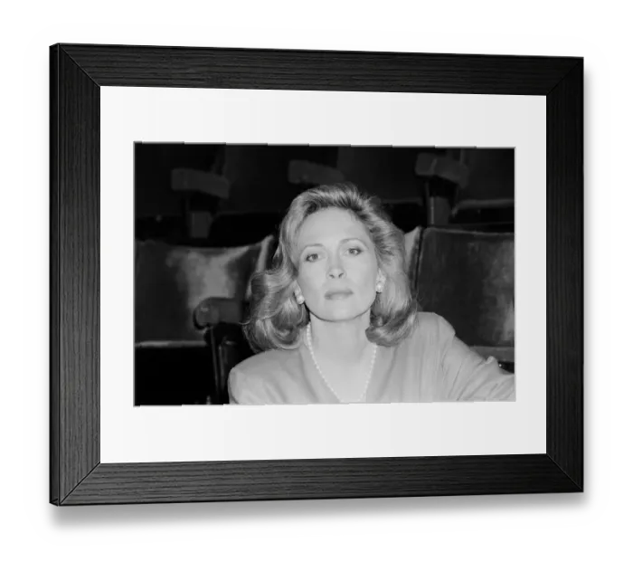 Framed Print : Faye Dunaway is set to star in a play at Londons Wyndham Theatre. 17th July 1986 Framed Print : Faye Dunaway is set to star in a play at Londons Wyndham Theatre. 17th July 1986