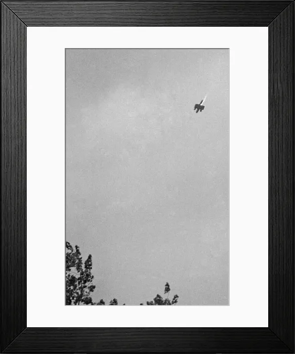 Framed Print : Out of a battle in Londons noonday sky yesterday (15th September 1940 Framed Print : Out of a battle in Londons noonday sky yesterday (15th September 1940