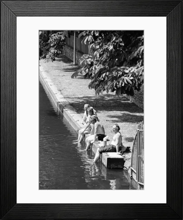 Framed Print : Summer Pics, Forbury Gardens, Public Park, Reading, Berkshire, June 1985 Framed Print : Summer Pics, Forbury Gardens, Public Park, Reading, Berkshire, June 1985