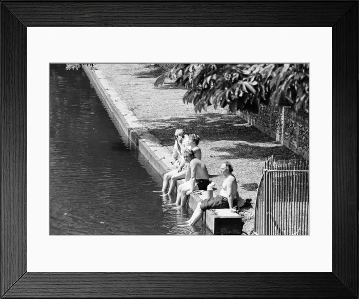 Framed Print : Summer Pics, Forbury Gardens, Public Park, Reading, Berkshire, June 1985 Framed Print : Summer Pics, Forbury Gardens, Public Park, Reading, Berkshire, June 1985