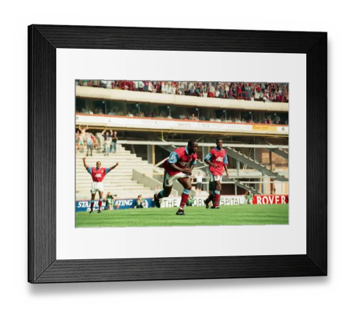 Framed Print : Aston Villa 3 -1 Manchester United Premiership match held at Villa Park. 19th August 1995