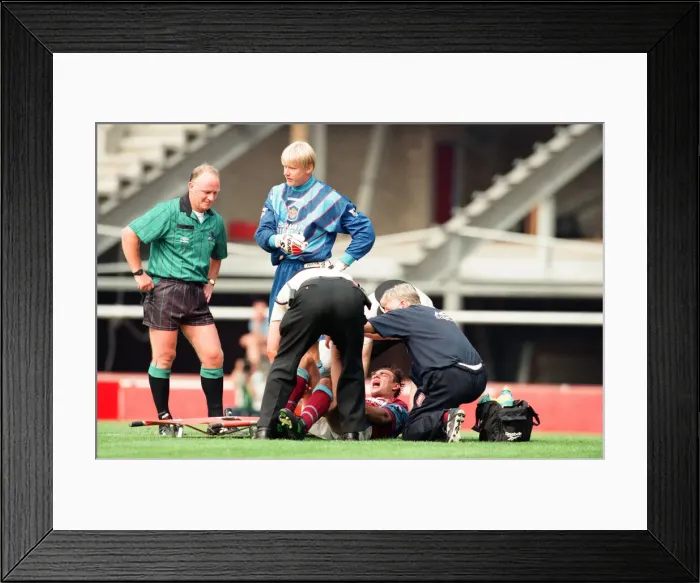 Framed Print : Aston Villa 3 -1 Manchester United Premiership match held at Villa Park. 19th August 1995
