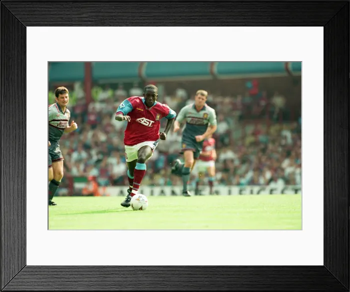 Framed Print : Aston Villa 3 -1 Manchester United Premiership match held at Villa Park. 19th August 1995 Framed Print : Aston Villa 3 -1 Manchester United Premiership match held at Villa Park. 19th August 1995