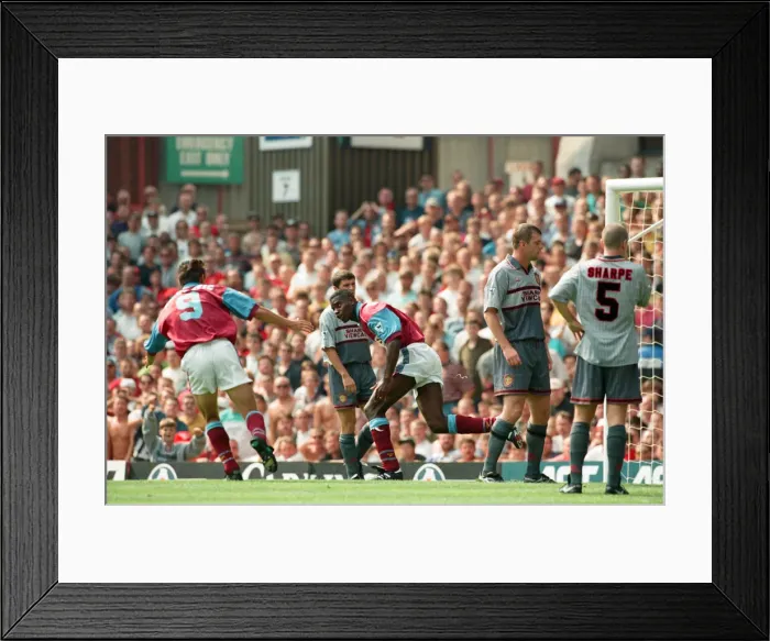 Framed Print : Aston Villa 3 -1 Manchester United Premiership match held at Villa Park. 19th August 1995