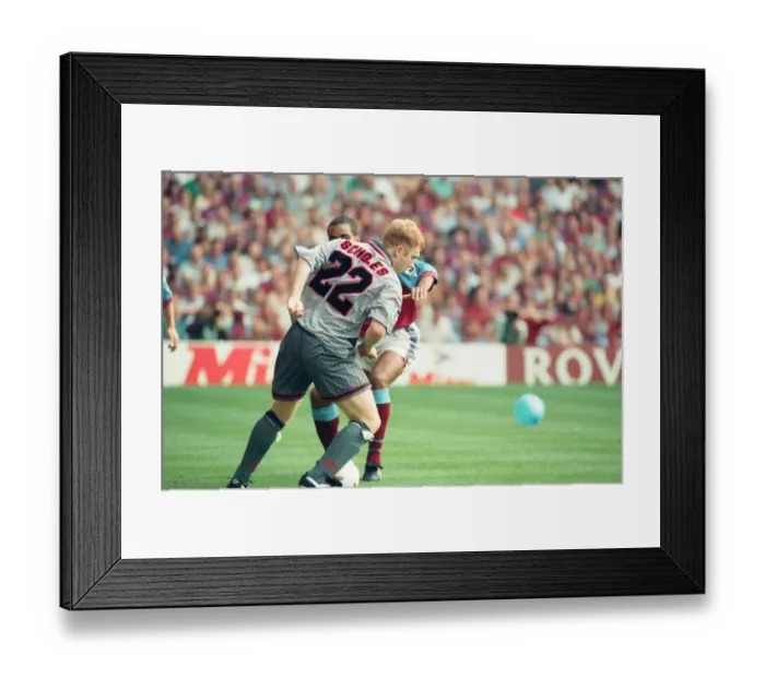 Framed Print : Aston Villa 3 -1 Manchester United Premiership match held at Villa Park. Paul Scholes Framed Print : Aston Villa 3 -1 Manchester United Premiership match held at Villa Park. Paul Scholes
