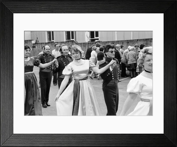 Framed Print : Polish Dancers, London Road, Reading, June 1980
