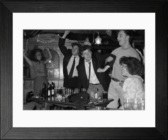 Framed Print : Football fans watching England in their semi-final match during the 1990 FIFA World Cup Framed Print : Football fans watching England in their semi-final match during the 1990 FIFA World Cup