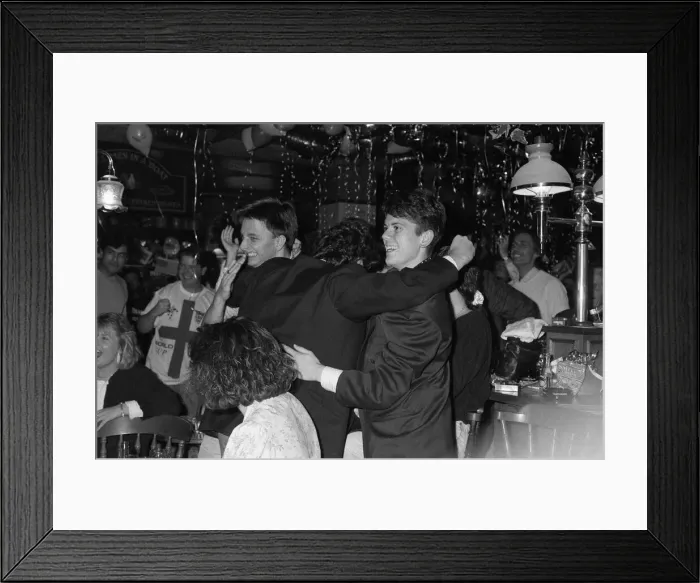 Framed Print : Football fans watching England in their semi-final match during the 1990 FIFA World Cup Framed Print : Football fans watching England in their semi-final match during the 1990 FIFA World Cup