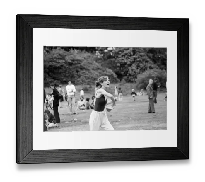 Framed Print : Bracknell Frisbee Festival, Berkshire, June 1980 Framed Print : Bracknell Frisbee Festival, Berkshire, June 1980
