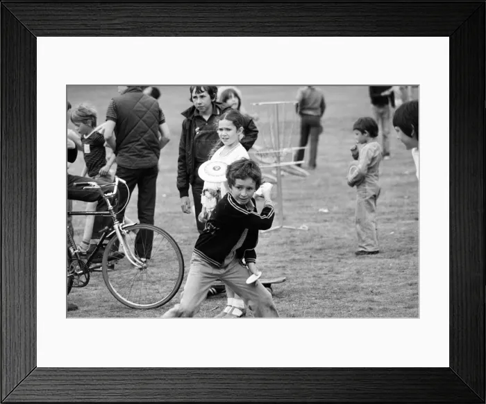 Framed Print : Bracknell Frisbee Festival, Berkshire, June 1980 Framed Print : Bracknell Frisbee Festival, Berkshire, June 1980