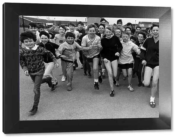Sponsored Run at Ormesby School, Netherfields, Middlesbrough, 17th May 1986