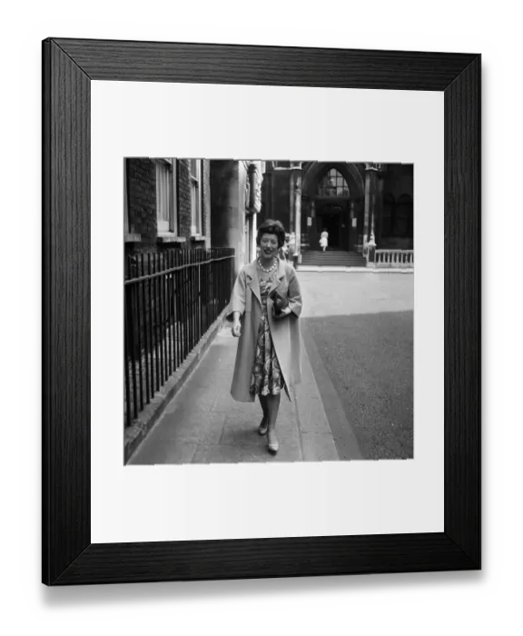 Framed Print : Miss Pamela Berry, who won her appeal against the British Transport Commision for an Framed Print : Miss Pamela Berry, who won her appeal against the British Transport Commision for an