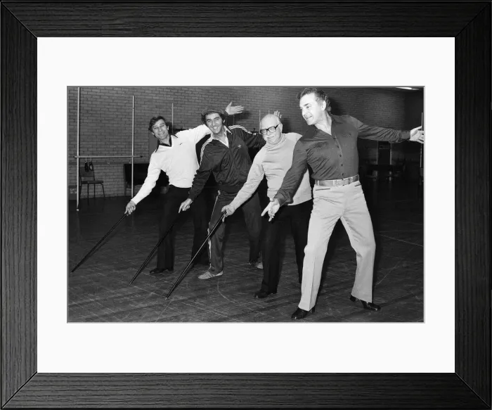 Framed Print : Jerry Stevens, Lennie Bennett, Arthur Lowe and Ernest Maxin at rehearsals for Lennie Framed Print : Jerry Stevens, Lennie Bennett, Arthur Lowe and Ernest Maxin at rehearsals for Lennie