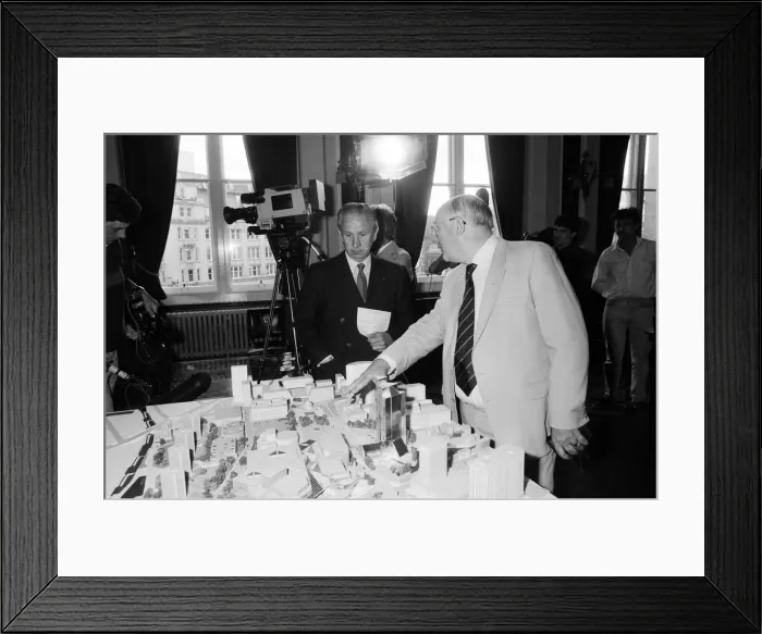 Framed Print : Juan Antonio Samaranch, President of the International Olympic Committee on a visit to