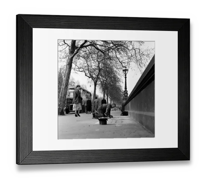 Framed Print : Pavement Artist at work on the Embankment, London. Circa 1945