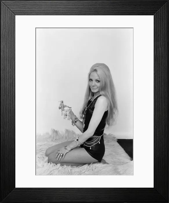 Framed Print : Maureen Flanagan, Model and Market Stall Holder, London, 26th June 1969 Framed Print : Maureen Flanagan, Model and Market Stall Holder, London, 26th June 1969