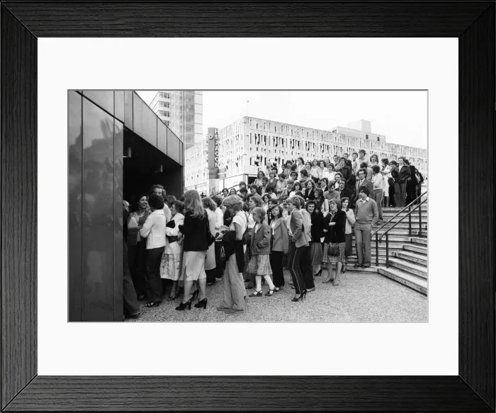 Framed Print : Fans arrive for David Essex concert at The Hexagon Theatre, Reading, Berkshire, England