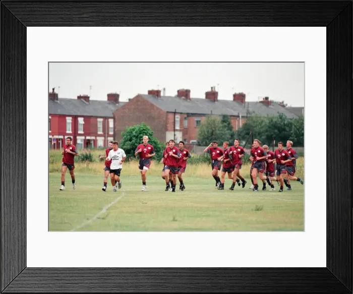 Framed Print : Manchester United in their first day of training. 13th July 1995 Framed Print : Manchester United in their first day of training. 13th July 1995