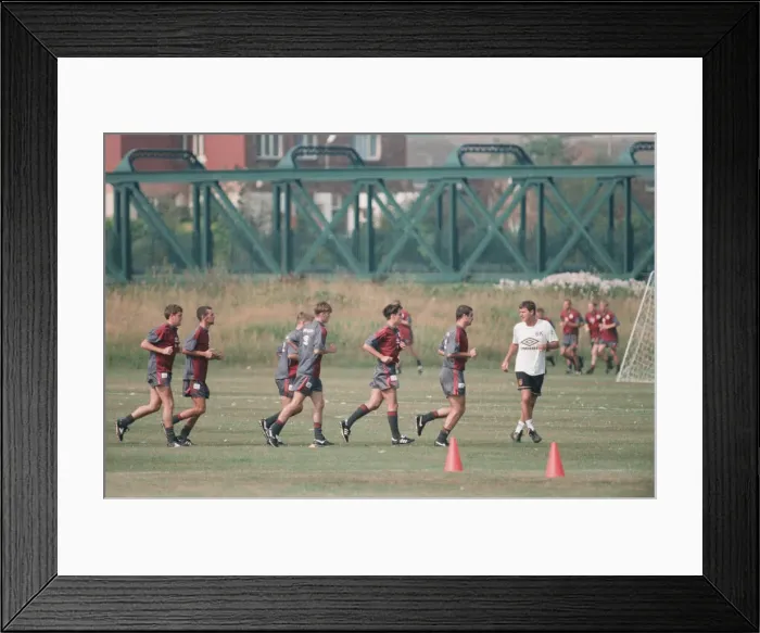 Framed Print : Manchester United in training. 21st August 1995 Framed Print : Manchester United in training. 21st August 1995