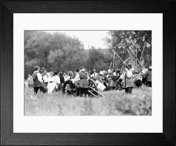 Framed Print : English Civil War, re-enactment, performed by The Sealed Knot, an educational charity Framed Print : English Civil War, re-enactment, performed by The Sealed Knot, an educational charity