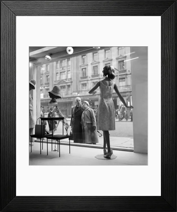 Framed Print : Whos the dummy? Window shopping in Oxford Street, London. 1960 Framed Print : Whos the dummy? Window shopping in Oxford Street, London. 1960