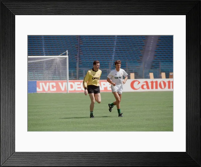 Framed Print : 1990 World Cup Finals in Italy. Republic of Ireland goalkeeper Pat Bonner with Framed Print : 1990 World Cup Finals in Italy. Republic of Ireland goalkeeper Pat Bonner with