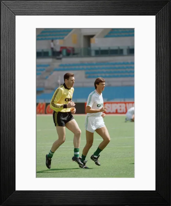 Framed Print : 1990 World Cup Finals in Italy. Republic of Ireland goalkeeper Pat Bonner with Framed Print : 1990 World Cup Finals in Italy. Republic of Ireland goalkeeper Pat Bonner with