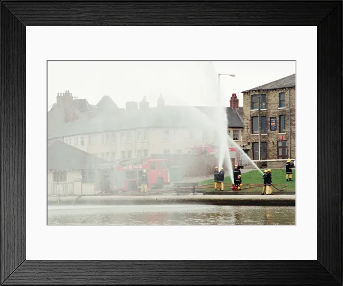 Framed Print : Coatham Boating Lake, Redcar, North Yorkshire, England, 14th February 1992 Framed Print : Coatham Boating Lake, Redcar, North Yorkshire, England, 14th February 1992