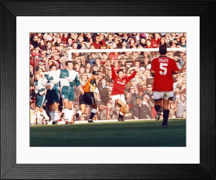 Framed Print : Manchester United 2-2 Liverpool, Premier League match at Old Trafford Framed Print : Manchester United 2-2 Liverpool, Premier League match at Old Trafford