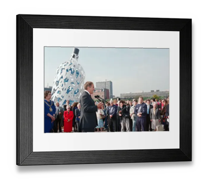 Framed Print : The launch of the sculpture Bottle of Notes, a piece of public art by Claes Framed Print : The launch of the sculpture Bottle of Notes, a piece of public art by Claes