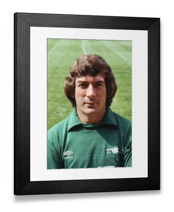 Framed Print : Arsenal goalkeeper Pat Jennings, at the Arsenal pre season photo call, July 1983 Framed Print : Arsenal goalkeeper Pat Jennings, at the Arsenal pre season photo call, July 1983