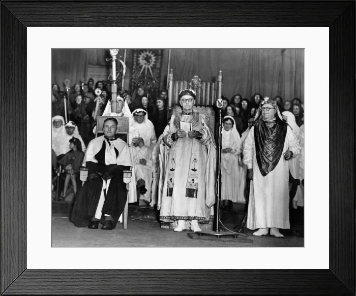 Framed Print : The chaired bard, T Llew Jones of Llandysul, is seated at the chairing ceremony