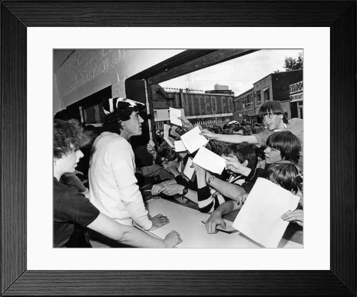 Framed Print : Newcastle United footballer Kevin Keegan is greeted by jubilant Newcastle fans as he