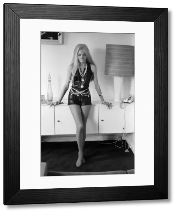 Framed Print : Maureen Flanagan, Model and Market Stall Holder, London, 26th June 1969 Framed Print : Maureen Flanagan, Model and Market Stall Holder, London, 26th June 1969