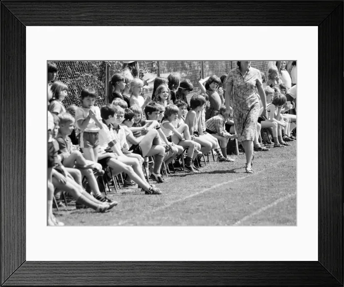 Framed Print : Sports Day at Keep Hatch Primary School, Wokingham, July 1980 Framed Print : Sports Day at Keep Hatch Primary School, Wokingham, July 1980