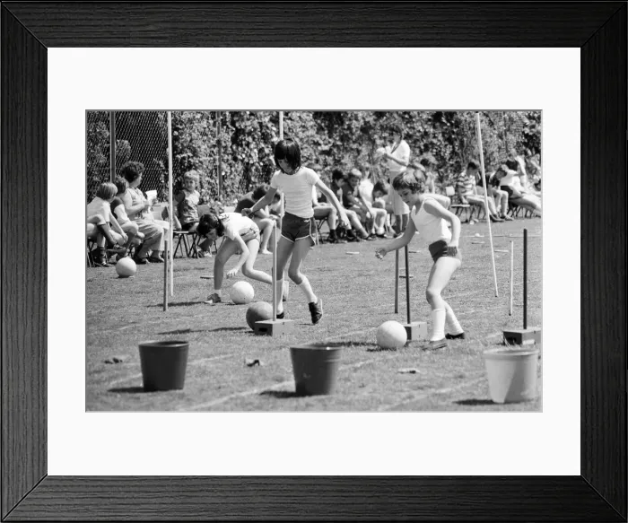 Framed Print : Sports Day at Keep Hatch Primary School, Wokingham, July 1980 Framed Print : Sports Day at Keep Hatch Primary School, Wokingham, July 1980