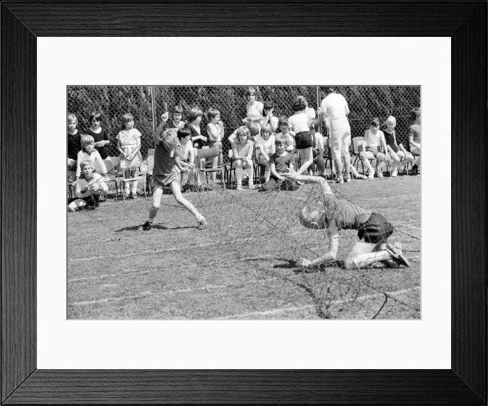 Framed Print : Sports Day at Keep Hatch Primary School, Wokingham, July 1980 Framed Print : Sports Day at Keep Hatch Primary School, Wokingham, July 1980