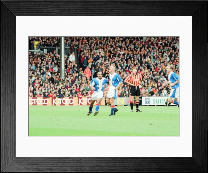 Framed Print : Bradford 2-2 Middlesbrough, League Division One match at Valley Parade Framed Print : Bradford 2-2 Middlesbrough, League Division One match at Valley Parade